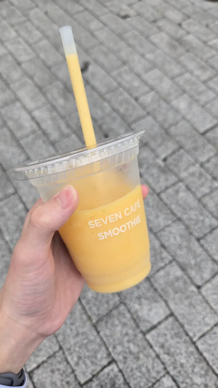 購入したフルーツミックススムージの画像。